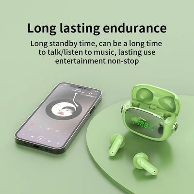 L'ODM d'OEM folâtre des écouteurs de Bluetooth avec le miroir d'affichage numérique de Macaron P.J. LED