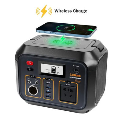 Individu conduisant la centrale sans fil portative de remplissage de la centrale de camping 330W 317.4Wh